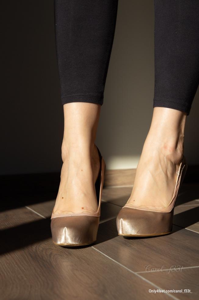 👠 Stepping into the spotlight with fierce and fabulous heels! 👠🎀🔴

#footfetishgirl #FootFetish #HeelsOfTheDay #heels #feetlove 
#kiss #fetishgirl #feet #feetmodels #sexy #toe
