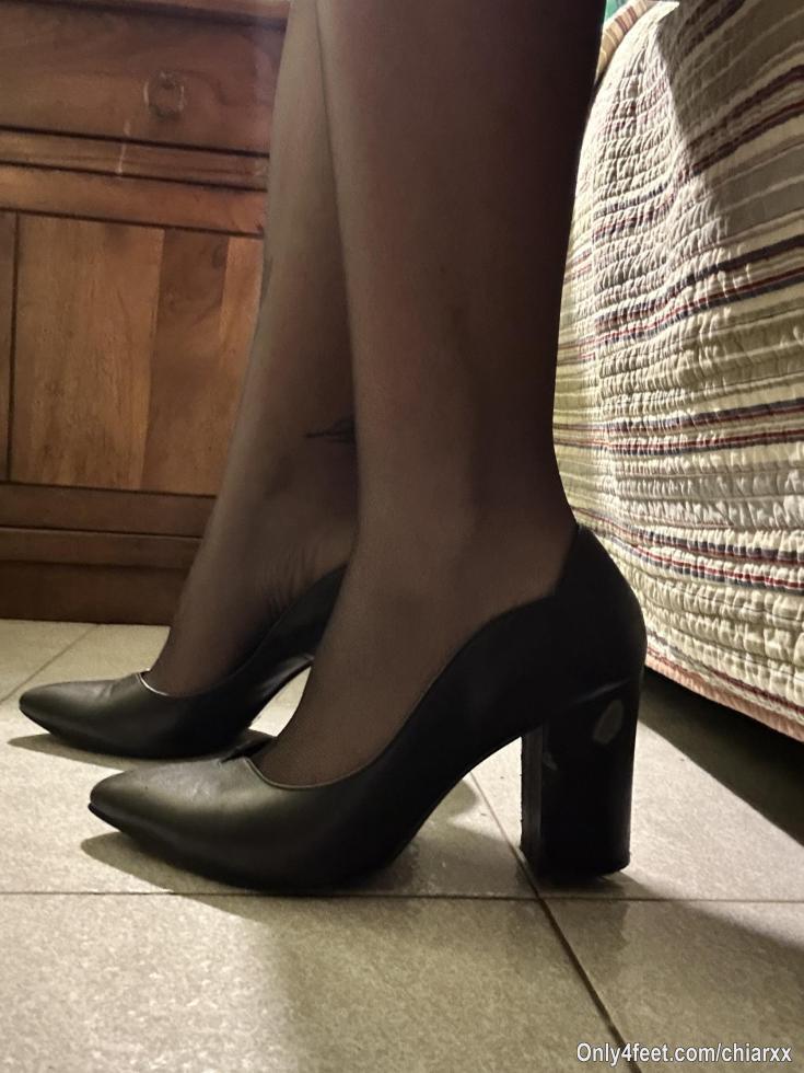 È la mia prima foto con le calze…🤭